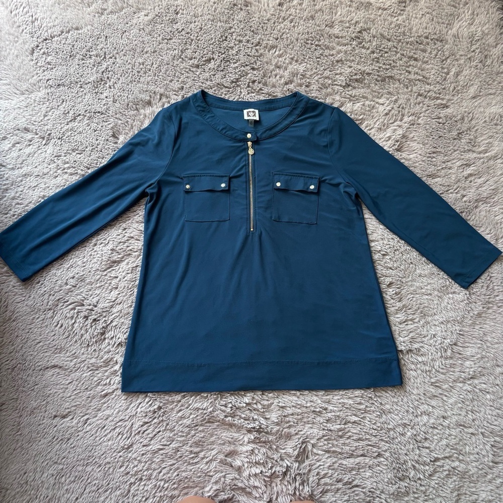 ⭐️⭐️⭐️Anne Klein Blue Blouse with Gold zipper detail size M